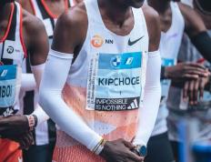 复仇之战！基普乔格率领中国队成功终止连败