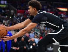 猛龙三巨头联手，西蒙斯得分突破，官方宣布新规冲击季后赛！的简单介绍