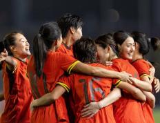 亚洲女足锦标赛中，中国队踢出绝佳进攻