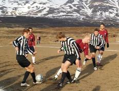 冰岛足球队备战欧洲比赛，迎接挑战