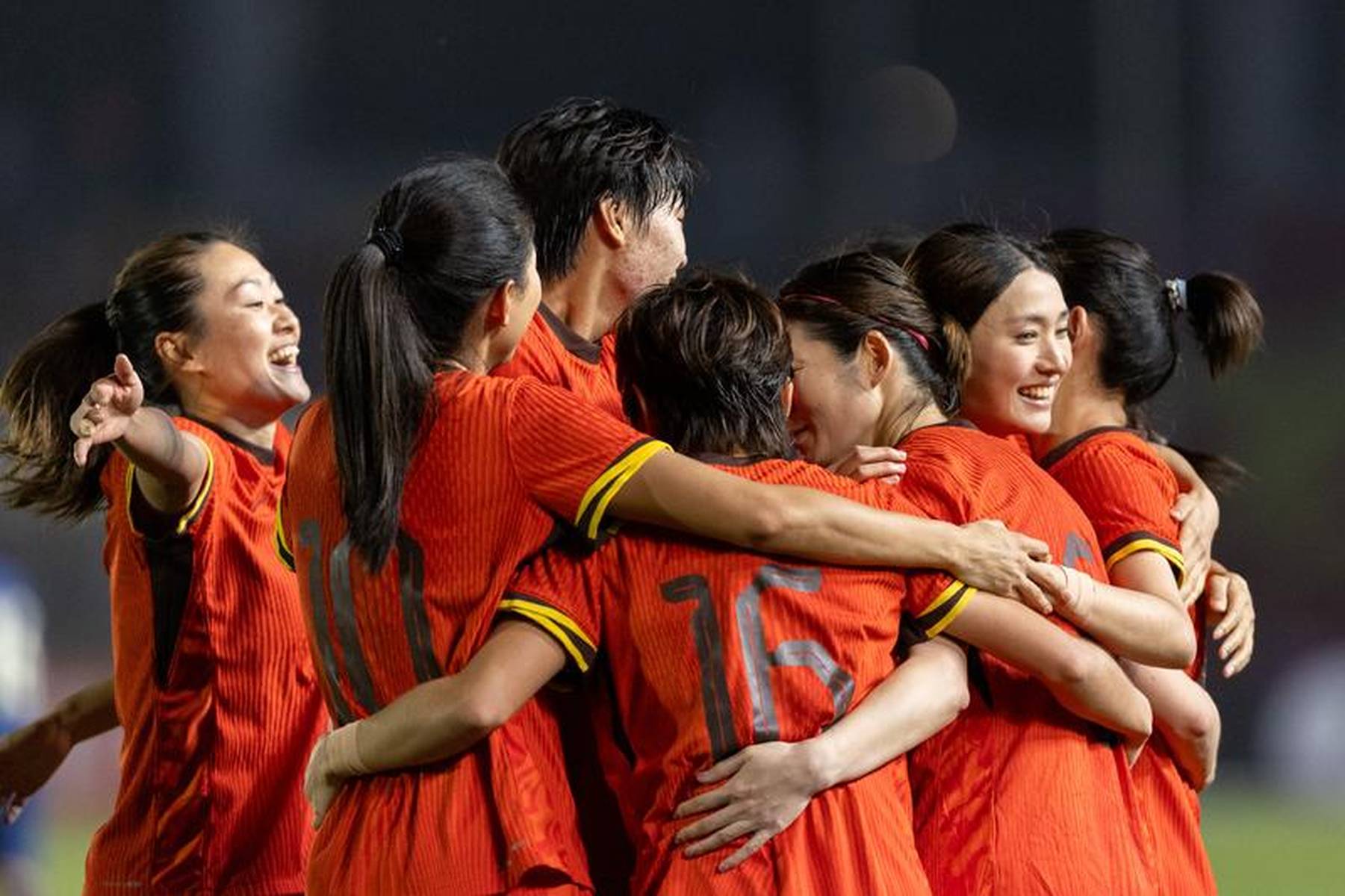 亚洲女足锦标赛中,中国队踢出绝佳进攻