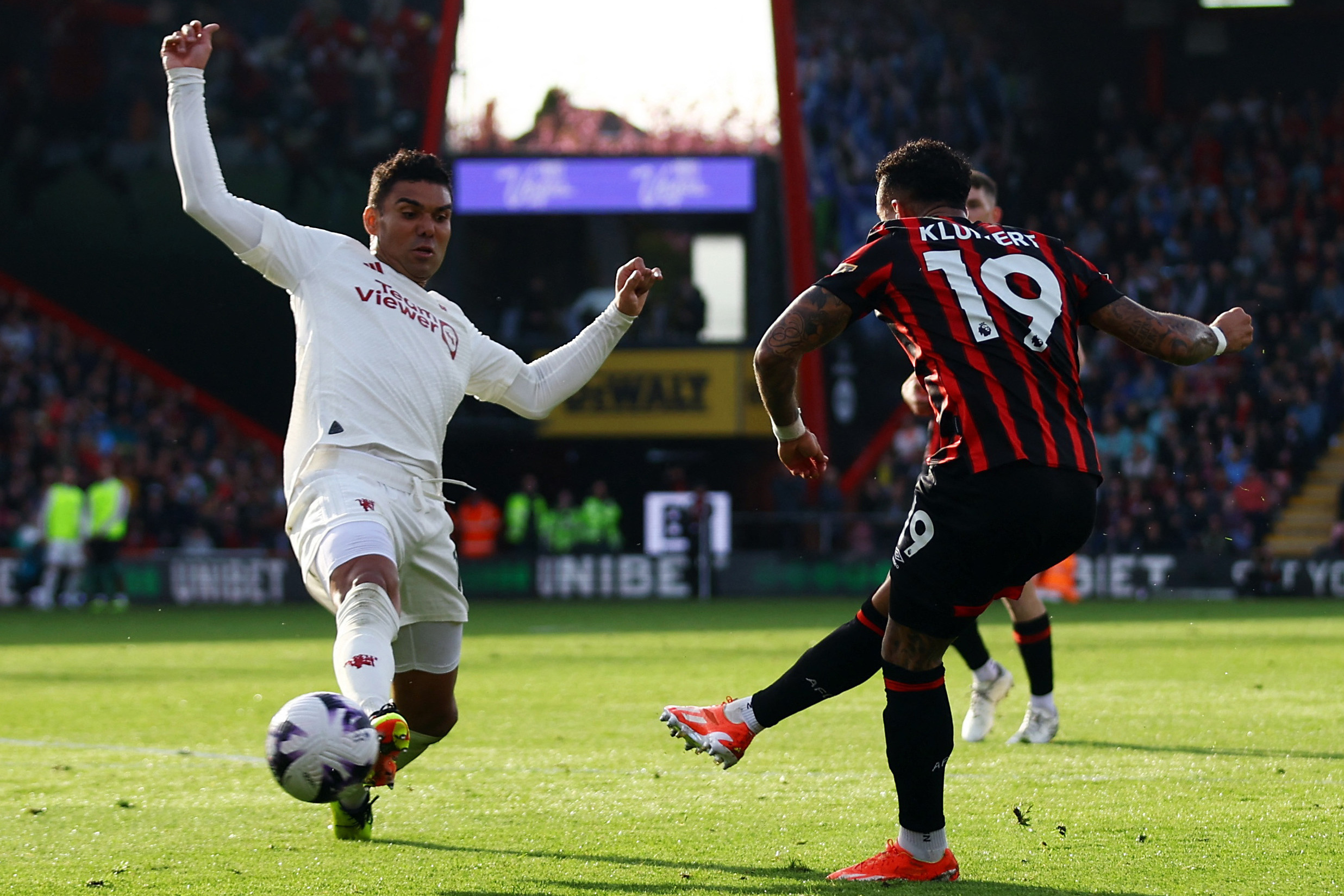 曼联客场击败伯恩茅斯,卢卡库破门建功