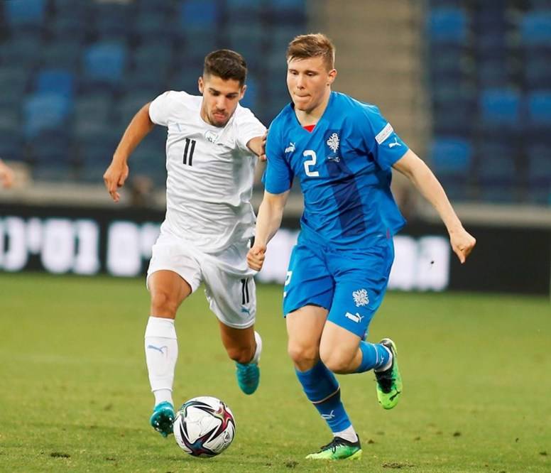 冰岛足球队备战欧洲比赛，迎接挑战