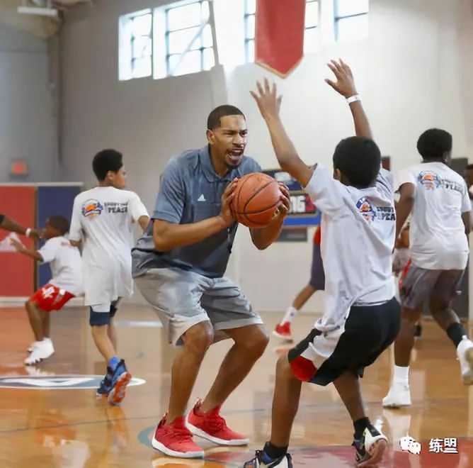 篮球训练营邀请NBA教练授课,提升运动员技术水平的简单介绍