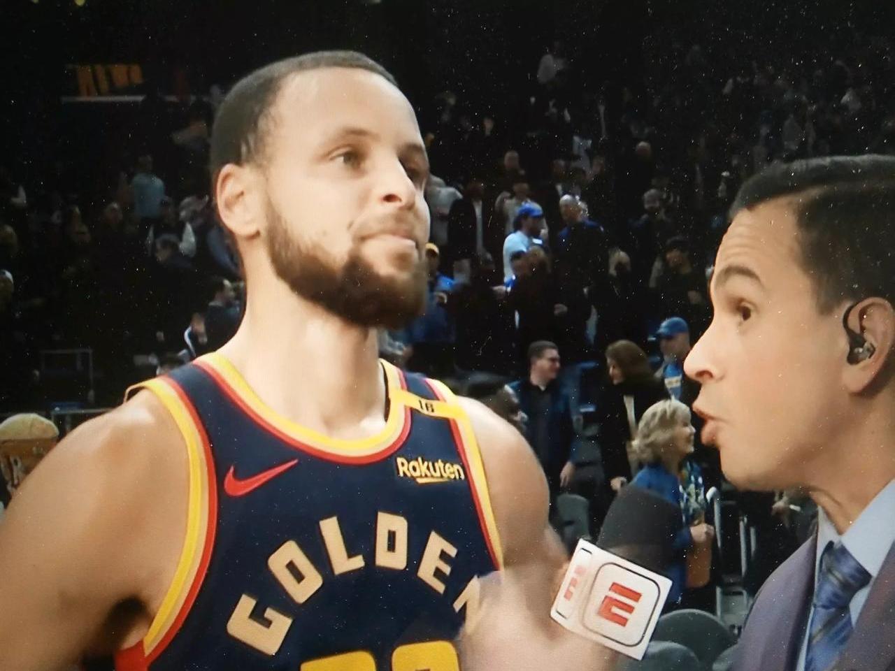 包含勇士背靠背迎来胜利，雄鹿这回收带“伤”回家的词条