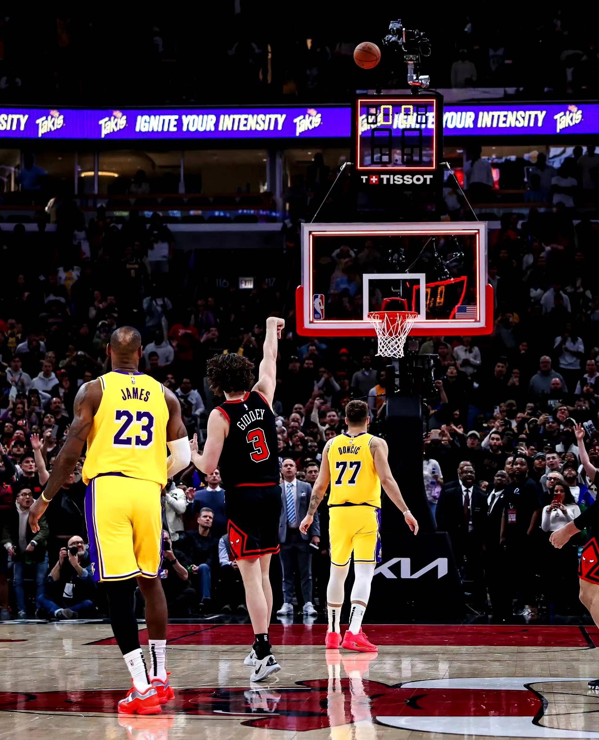 包含公牛新秀突破表现亮眼,受到赞誉的词条