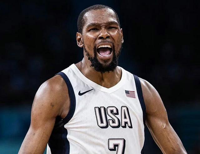 Rookie焦点对战，字母哥与40激战公牛分钟，表现优异胜负难料！赛场气氛高涨的简单介绍